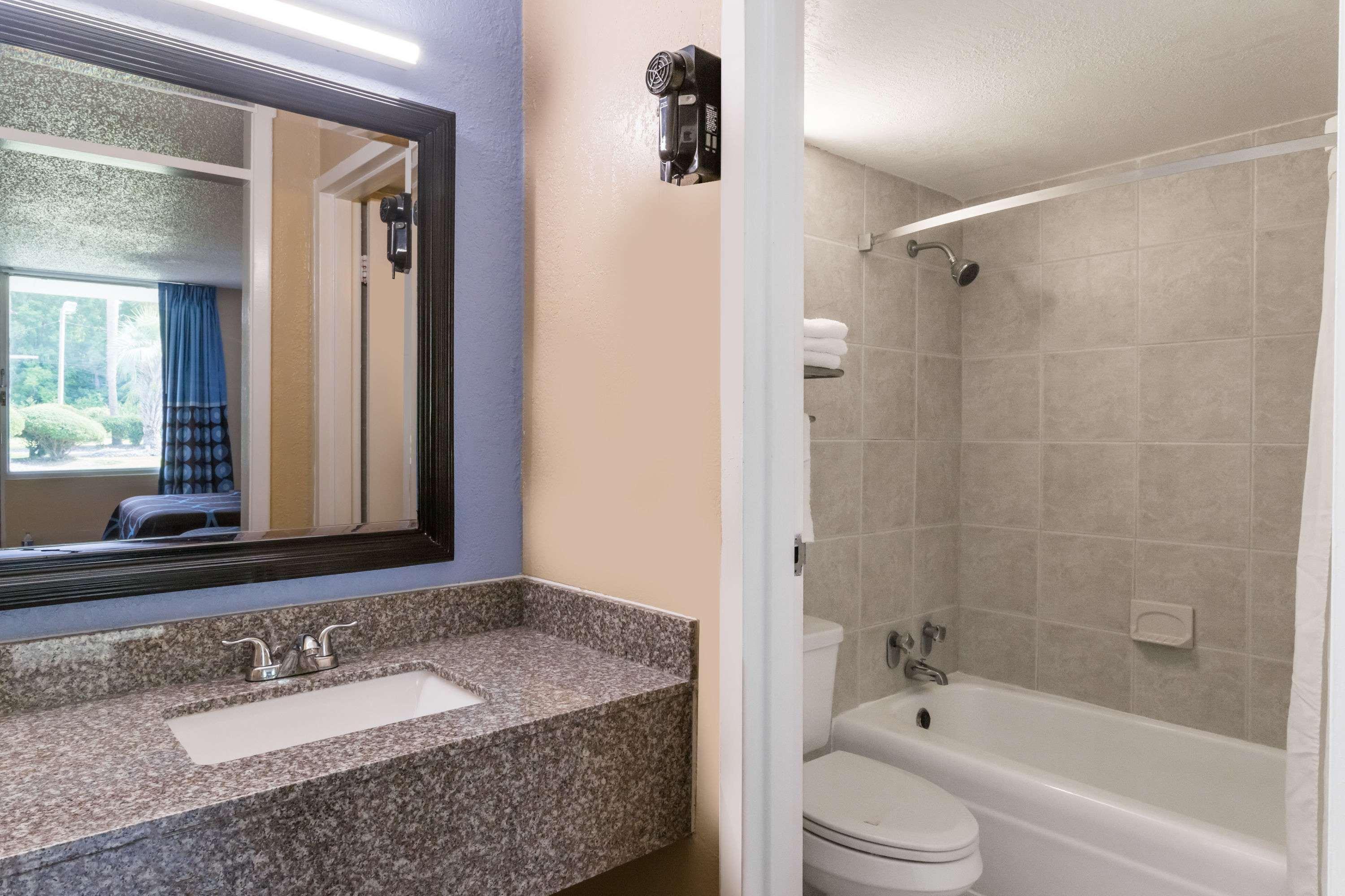 Super 8 By Wyndham Hardeeville - Savannah North מראה חיצוני תמונה