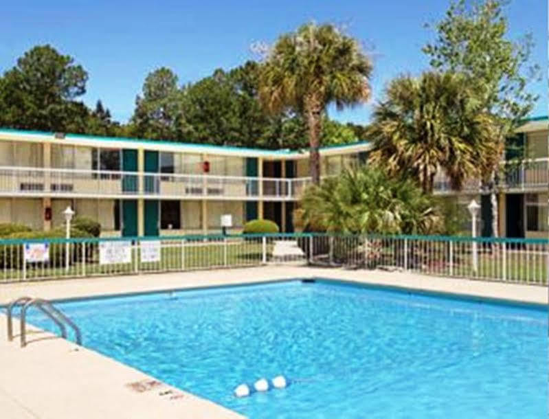 Super 8 By Wyndham Hardeeville - Savannah North מראה חיצוני תמונה
